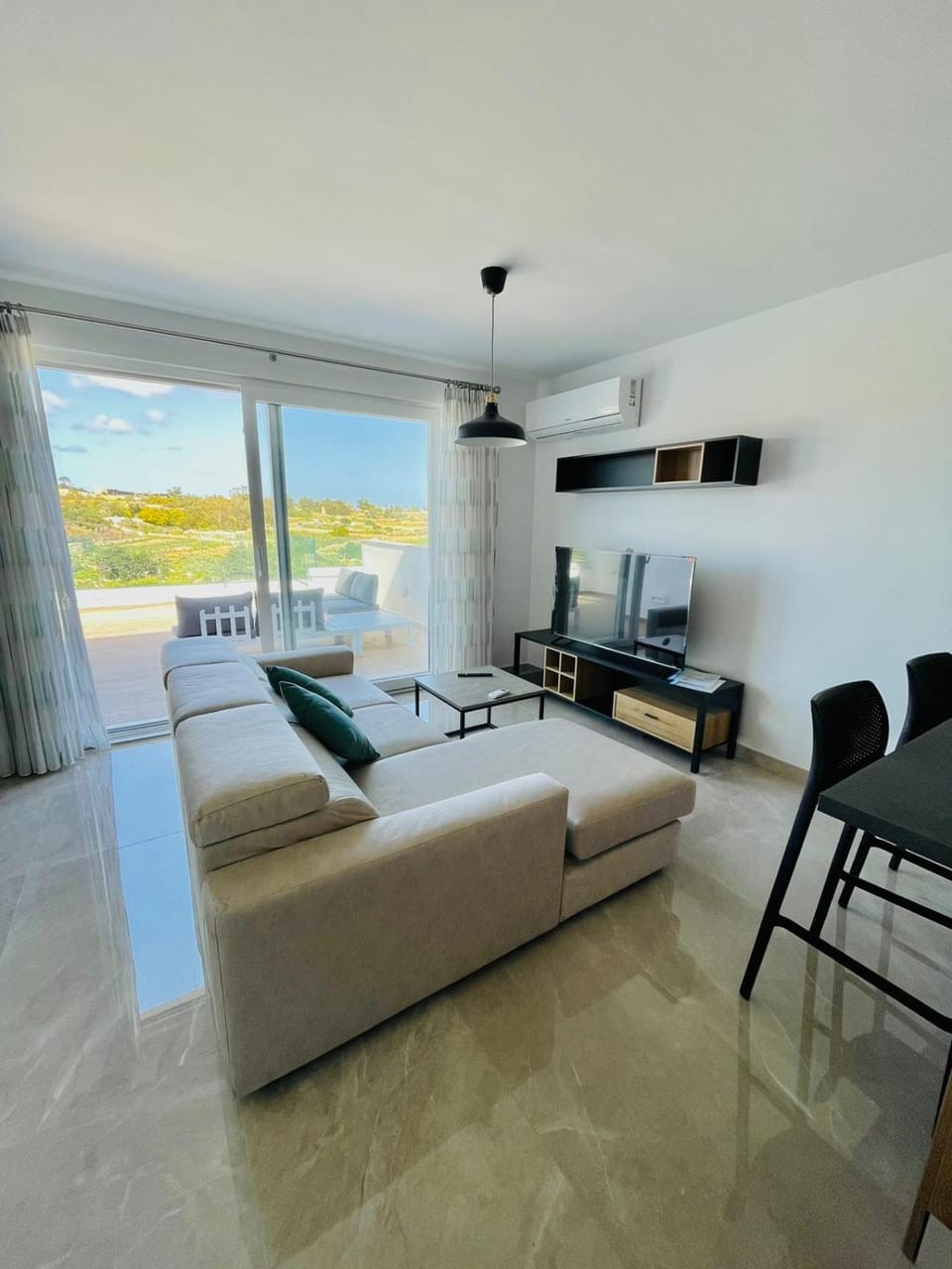 Natural landscape, TV and multimedia, Balcony/Terrace, Living room