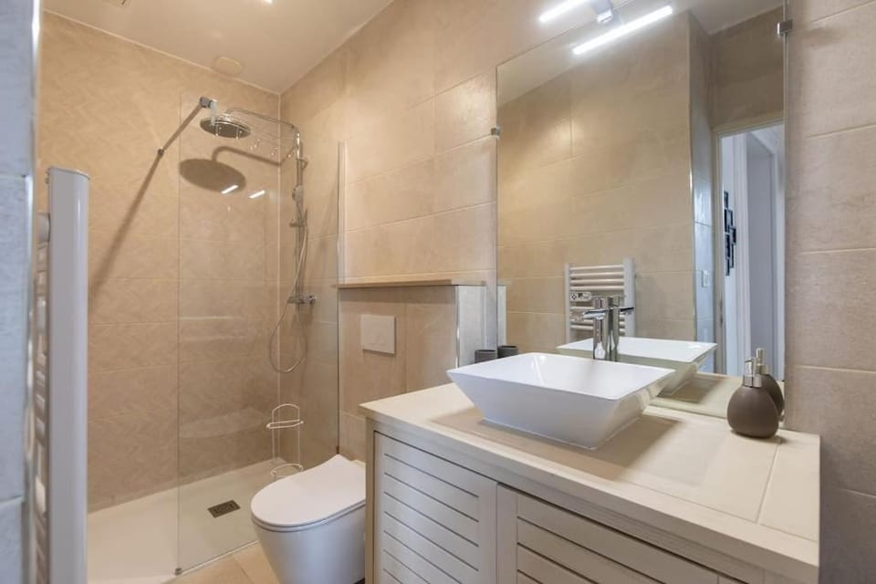 Bathroom, towels