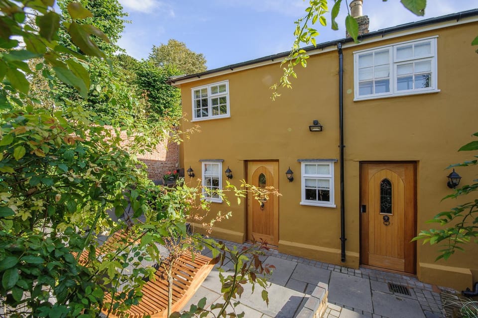 Property building, Day, Garden, Garden, Garden view