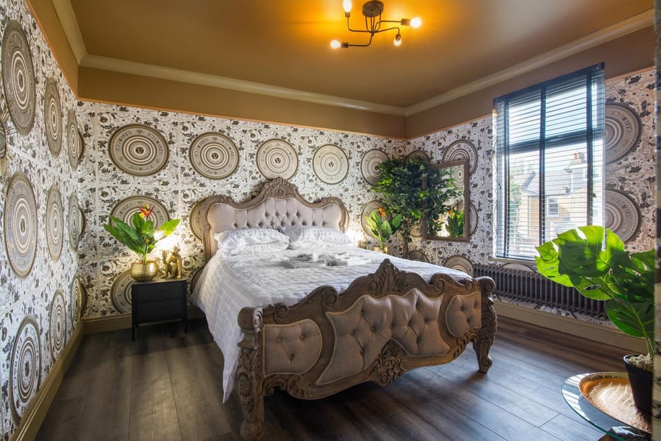 Bed, Photo of the whole room, Decorative detail, Bedroom