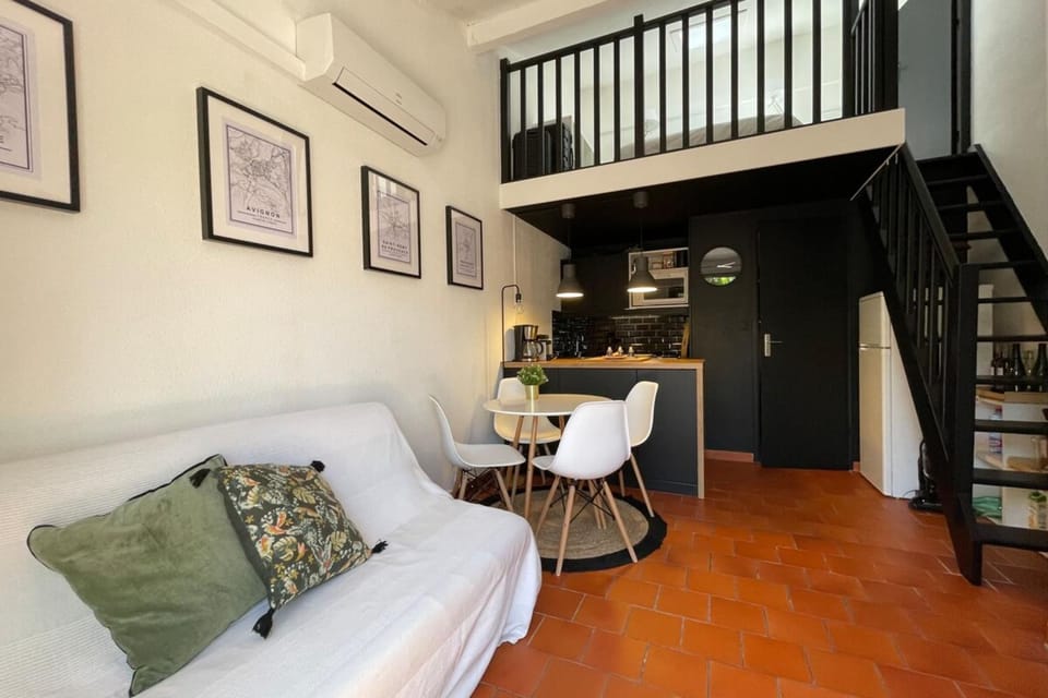 Charming Mazet ideal for families swimming pool tennis House in Arles