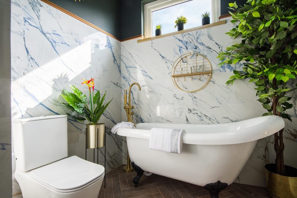 Toilet, Bathroom, Decorative detail, Bath, towels