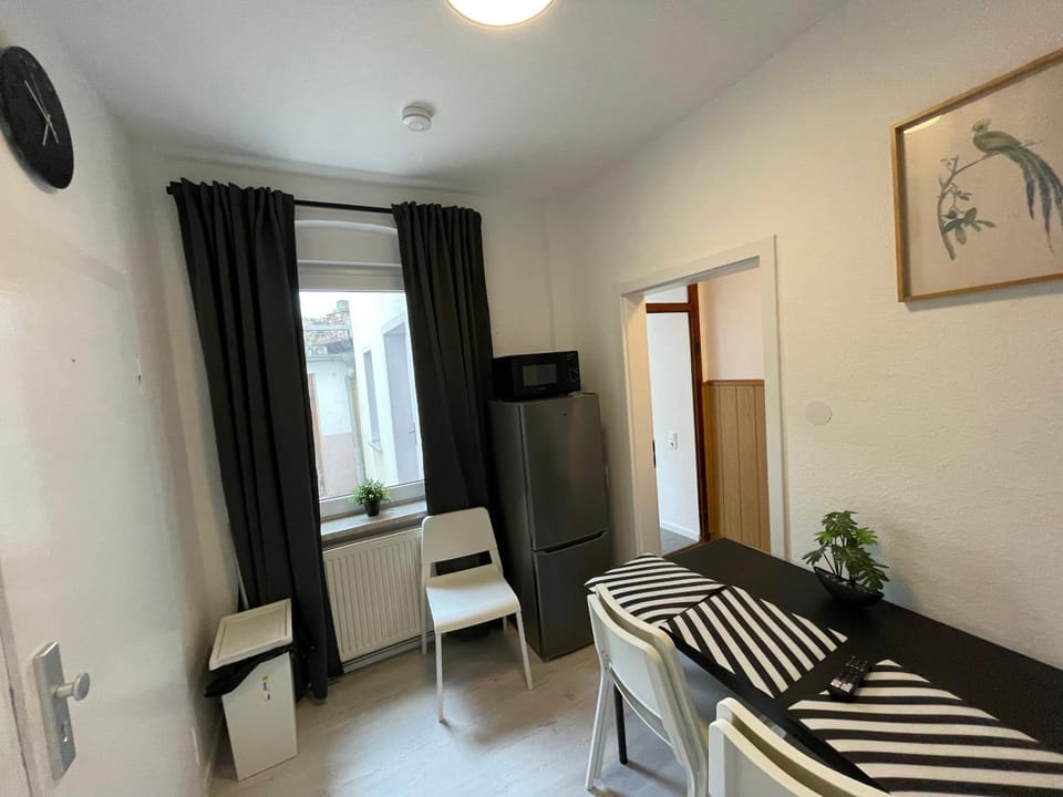 Photo of the whole room, kitchen