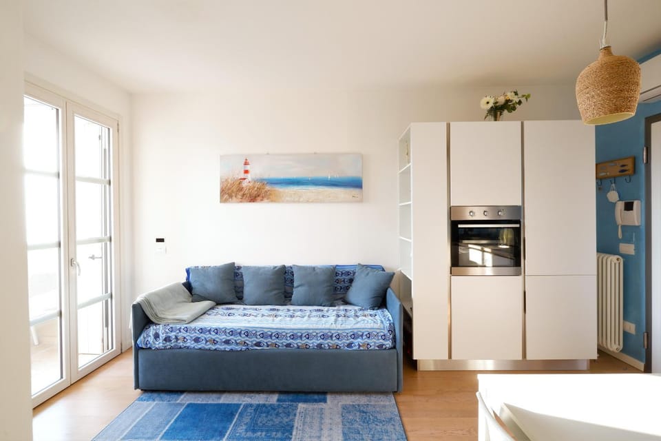 Living room, pet friendly
