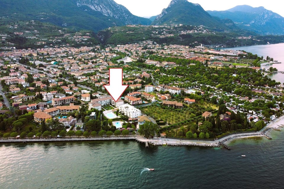 Neighbourhood, Bird's eye view, City view, Lake view, Mountain view