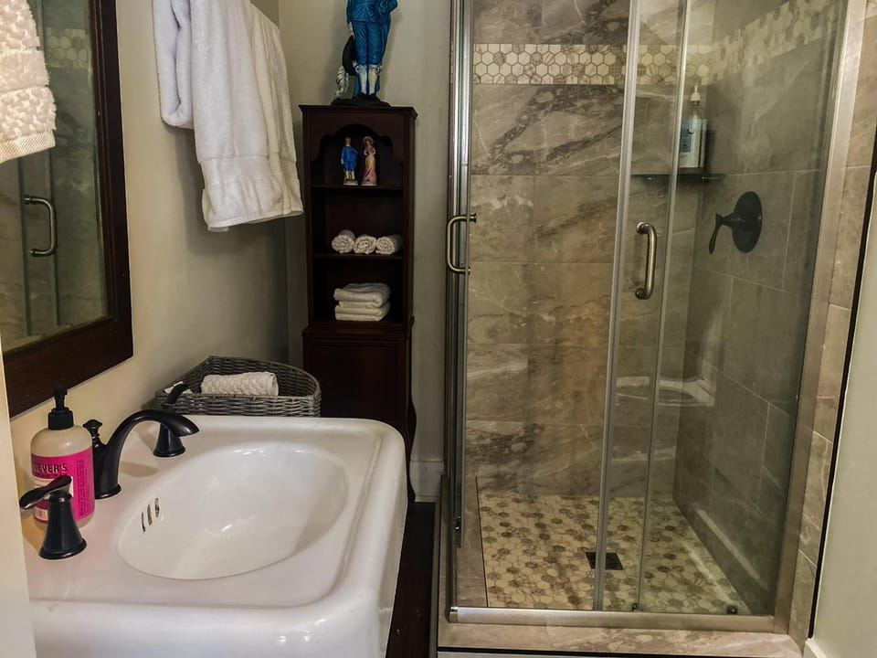 Shower, Bathroom, towels