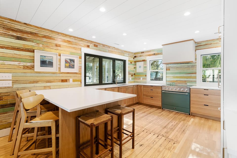 1st Block E Hudson - Green Wave - Newly Remodeled - Pool and Hot Tub - Ideal Central Location House in Folly Beach