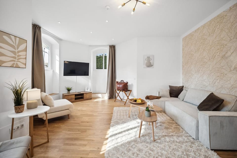 Communal lounge/ TV room, TV and multimedia, Living room, Seating area, Evening entertainment