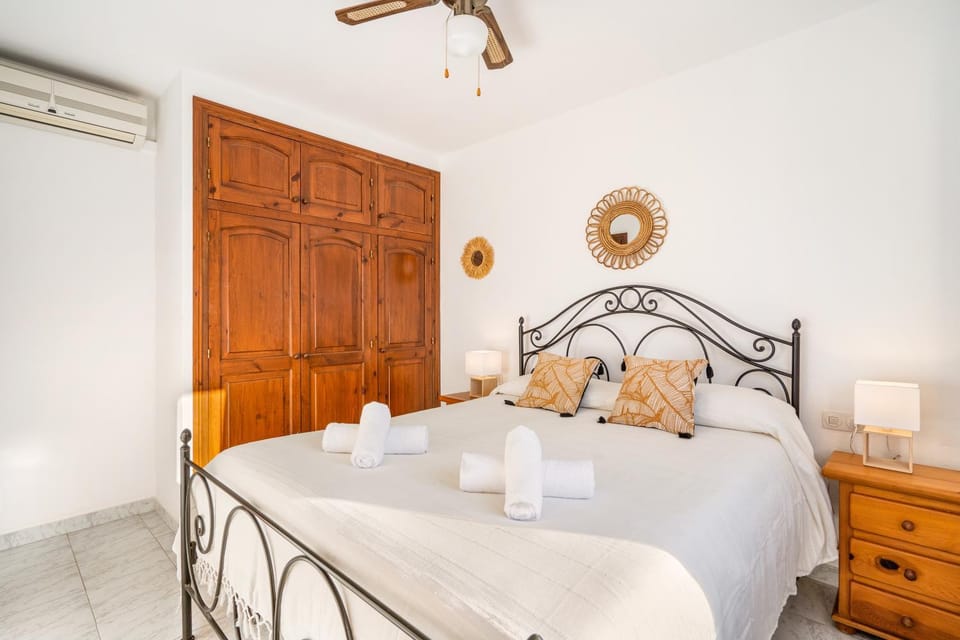 Bed, Photo of the whole room, Bedroom, towels, wardrobe, air conditioner