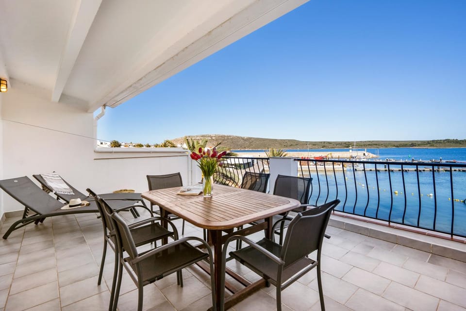Day, Natural landscape, View (from property/room), Balcony/Terrace, Dining area, Sea view