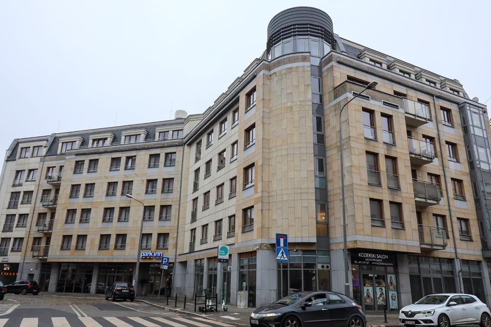 Property building, Day, Neighbourhood, Location
