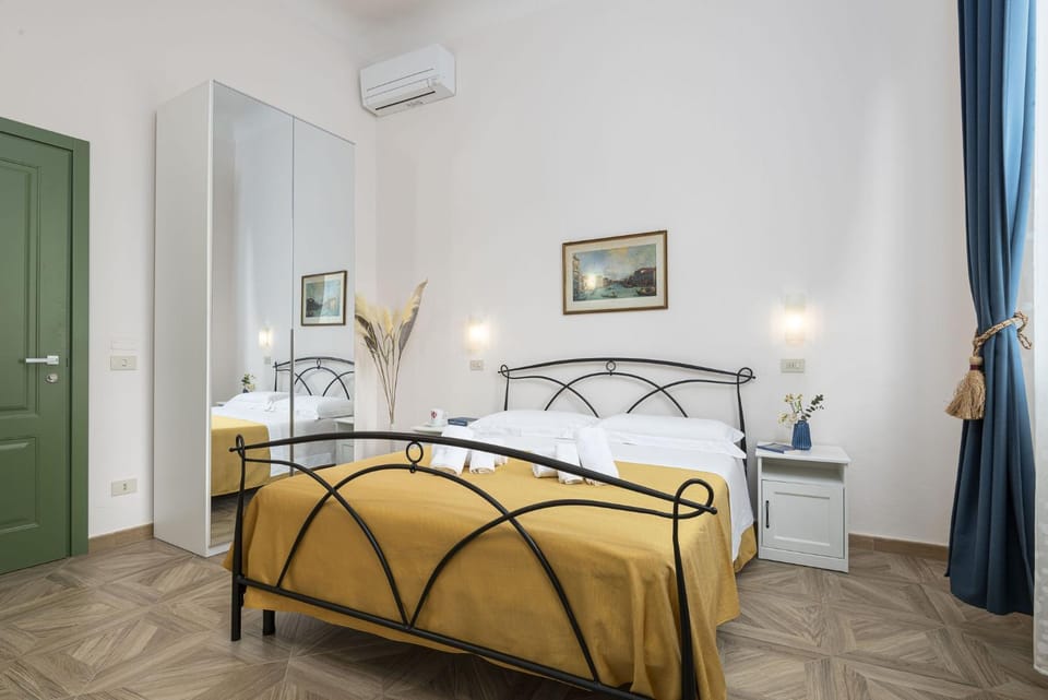 Bed, Photo of the whole room, Bedroom, wardrobe, air conditioner