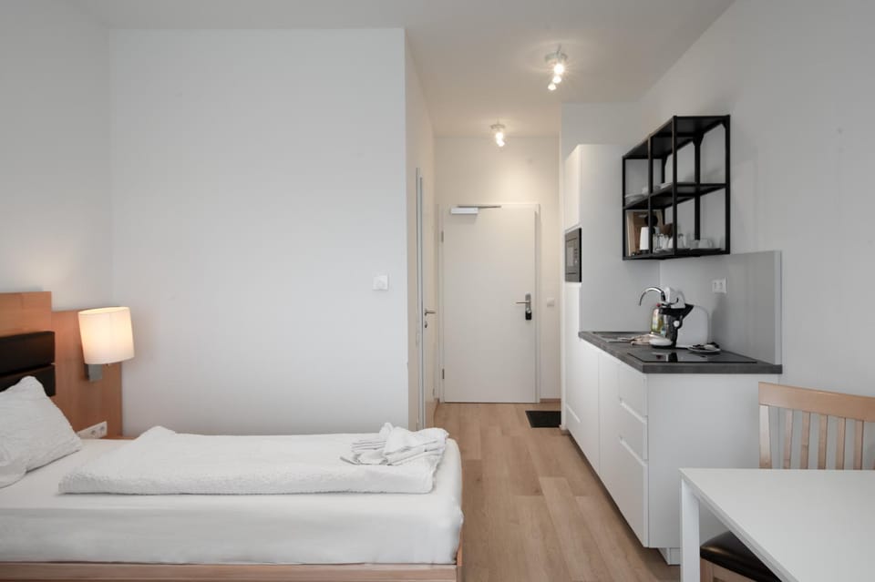 Bed, Kitchen or kitchenette, Living room, Photo of the whole room, Seating area, Bedroom, towels