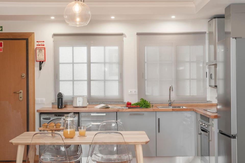 Kitchen or kitchenette, Dining area, pet friendly, stove