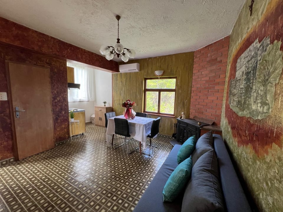 Living room, Seating area, Dining area