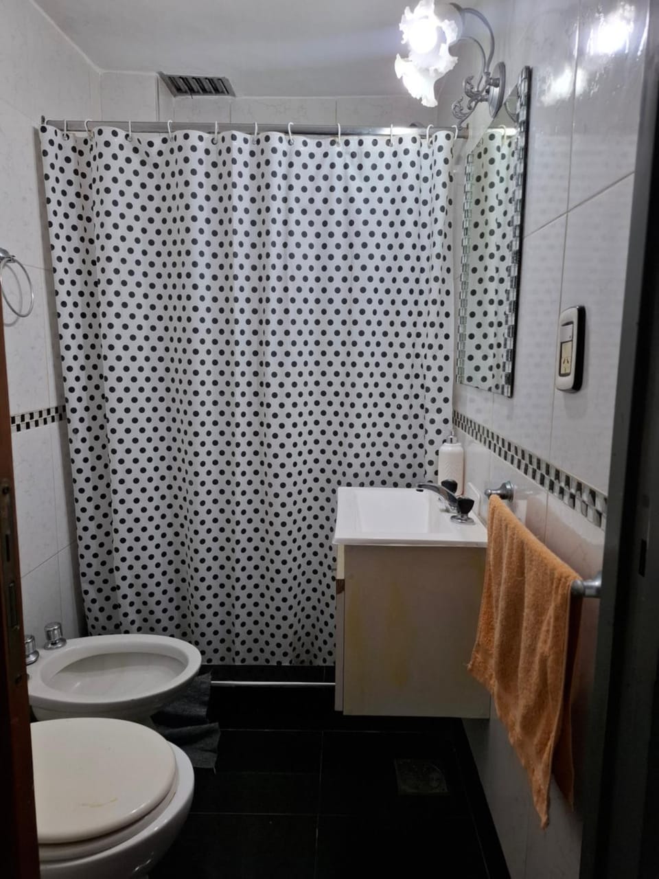 Shower, Toilet, Bathroom, bidet, towels
