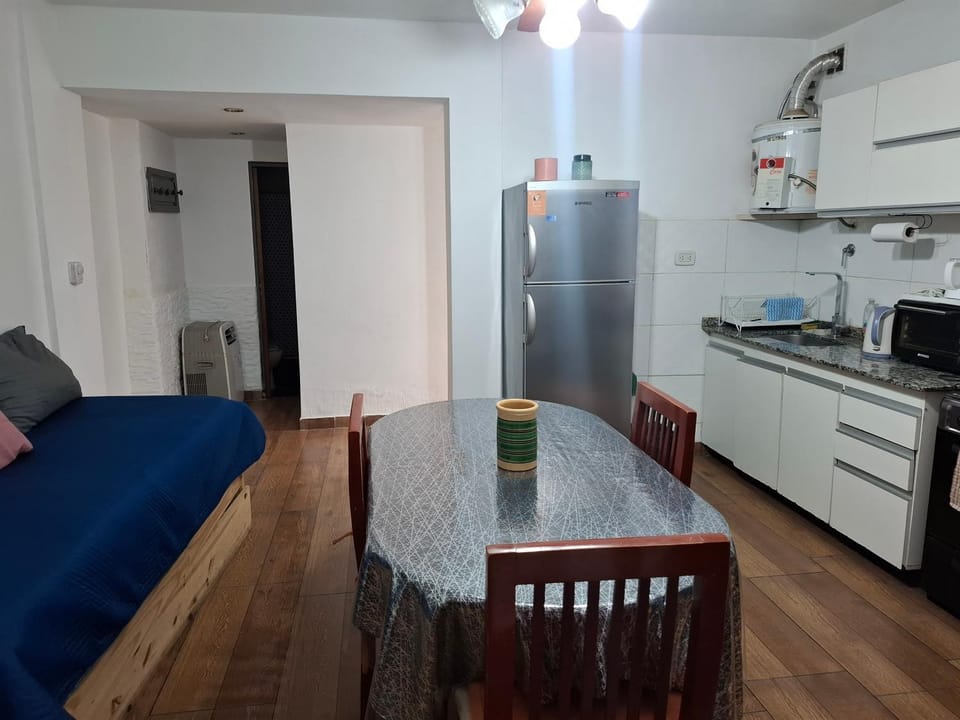 Bed, Kitchen or kitchenette, Dining area, oven, pet friendly, stove