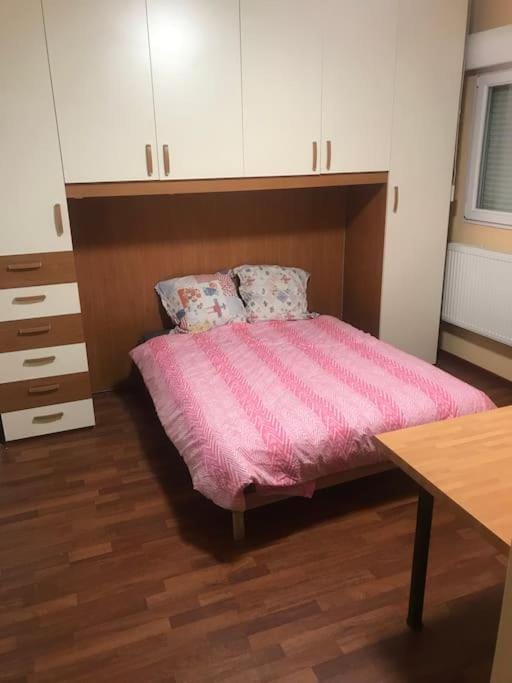 Logement avec piscine Apartment in Switzerland