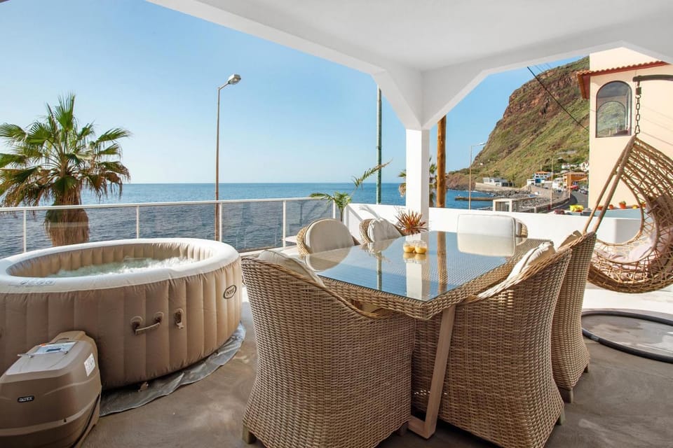 Property building, Restaurant/places to eat, Solarium, View (from property/room), City view, Landmark view, Sea view