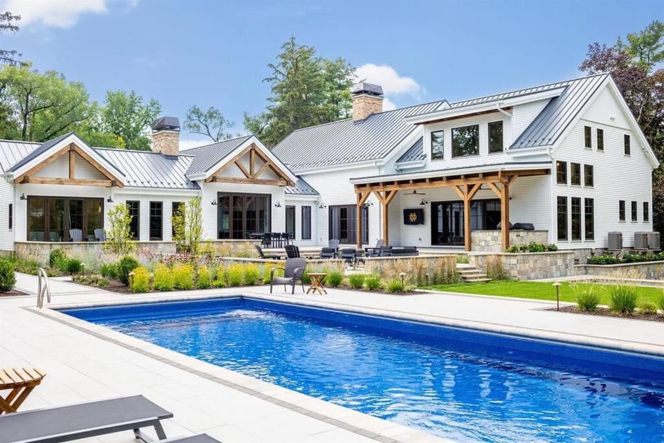 The Pool House at Fr. Sorin's w/ Paddle Tennis House in South Bend