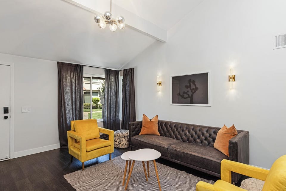 \\Golf and Couples Oasis// Midcentury w/6 Pools Hot Tub House in Cathedral City