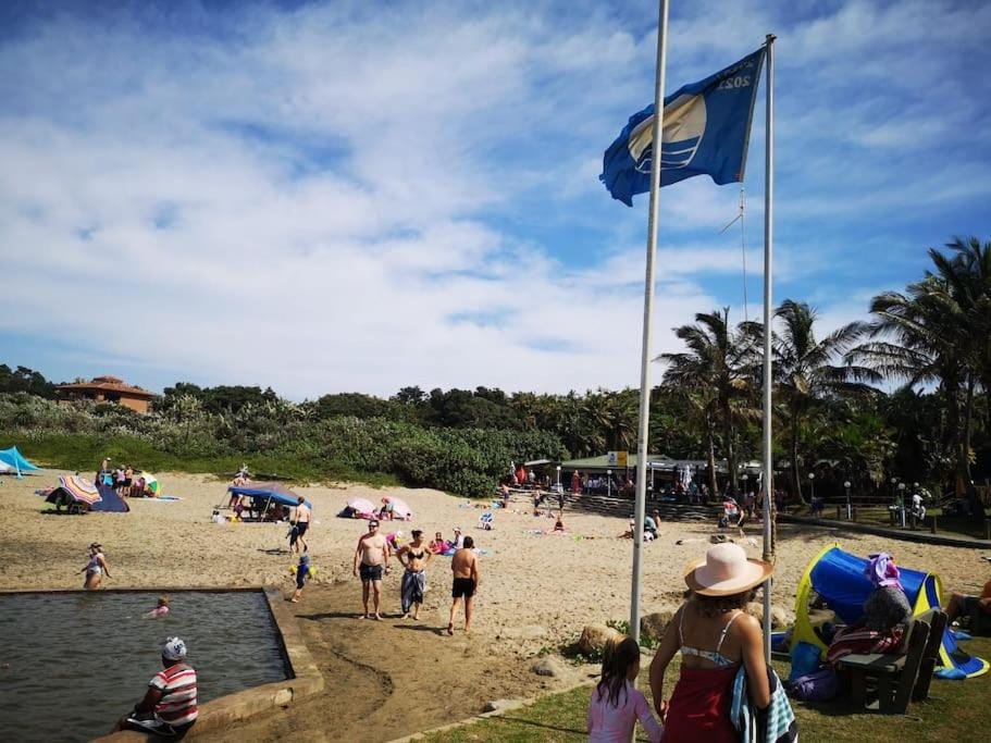 Day, People, Natural landscape, Beach, children, group of guests