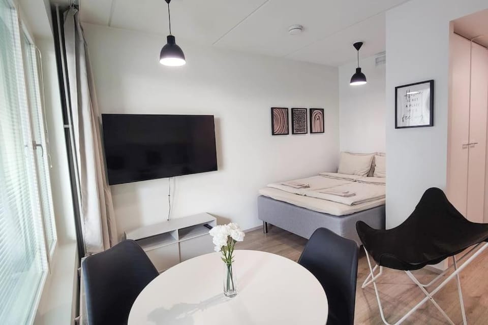 Communal lounge/ TV room, Bed, TV and multimedia, Living room, Seating area