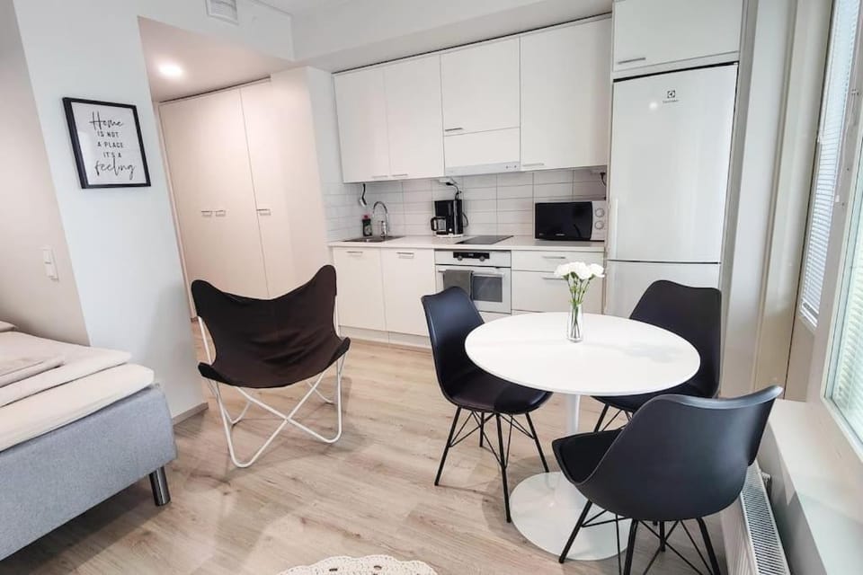 Kitchen or kitchenette, Living room, Seating area, Dining area, minibar, pet friendly, stove