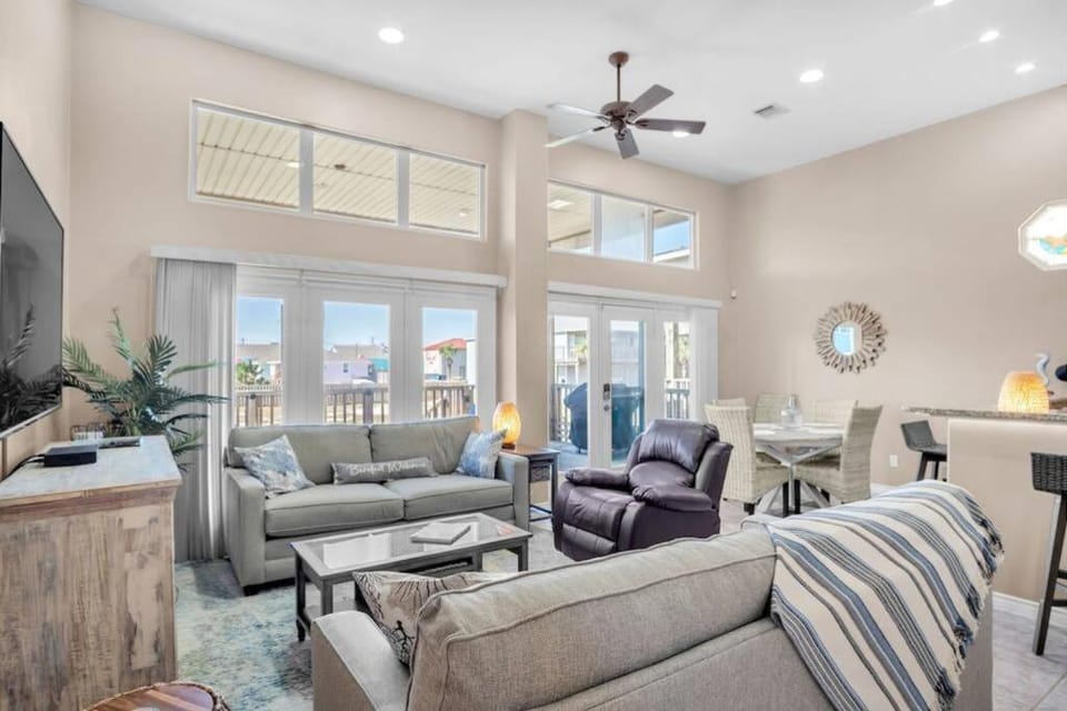 Cast-A-Waves House in Port Aransas