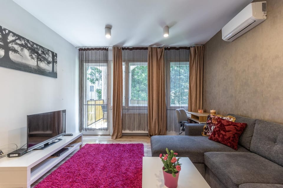 Living room, Seating area, air conditioner