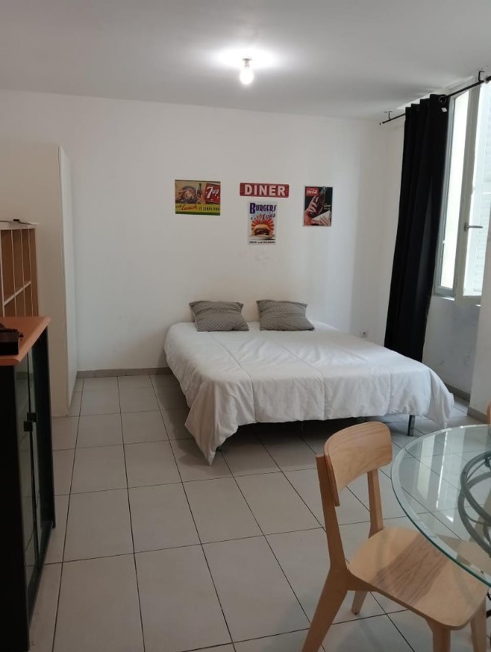 Bed, Living room