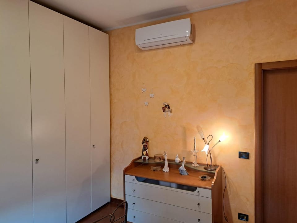 wardrobe, air conditioner