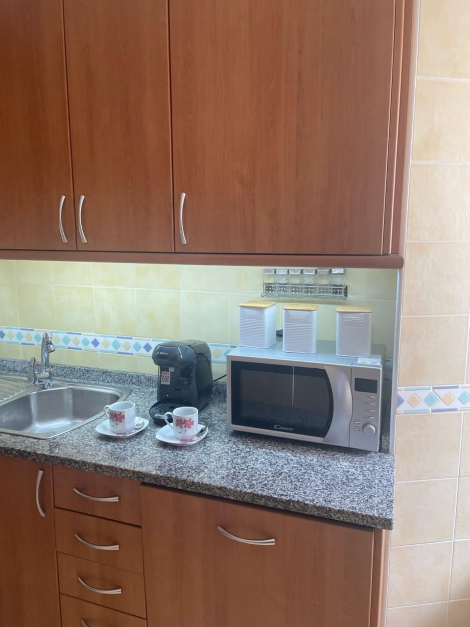 Kitchen or kitchenette, minibar, toaster