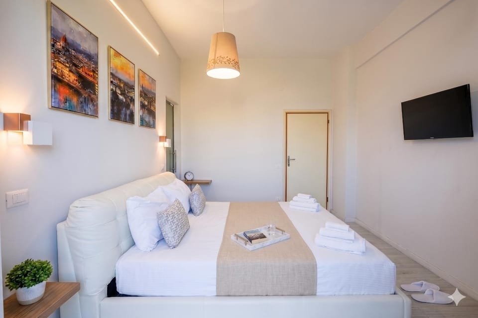 Bed, Bedroom, towels