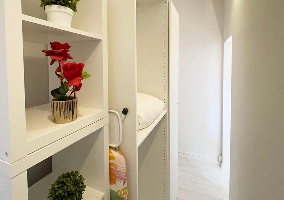 locker, locker, wardrobe