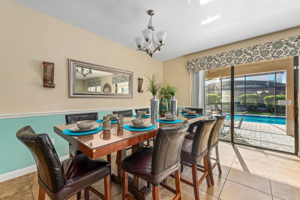 Dining area, Pool view, Swimming pool