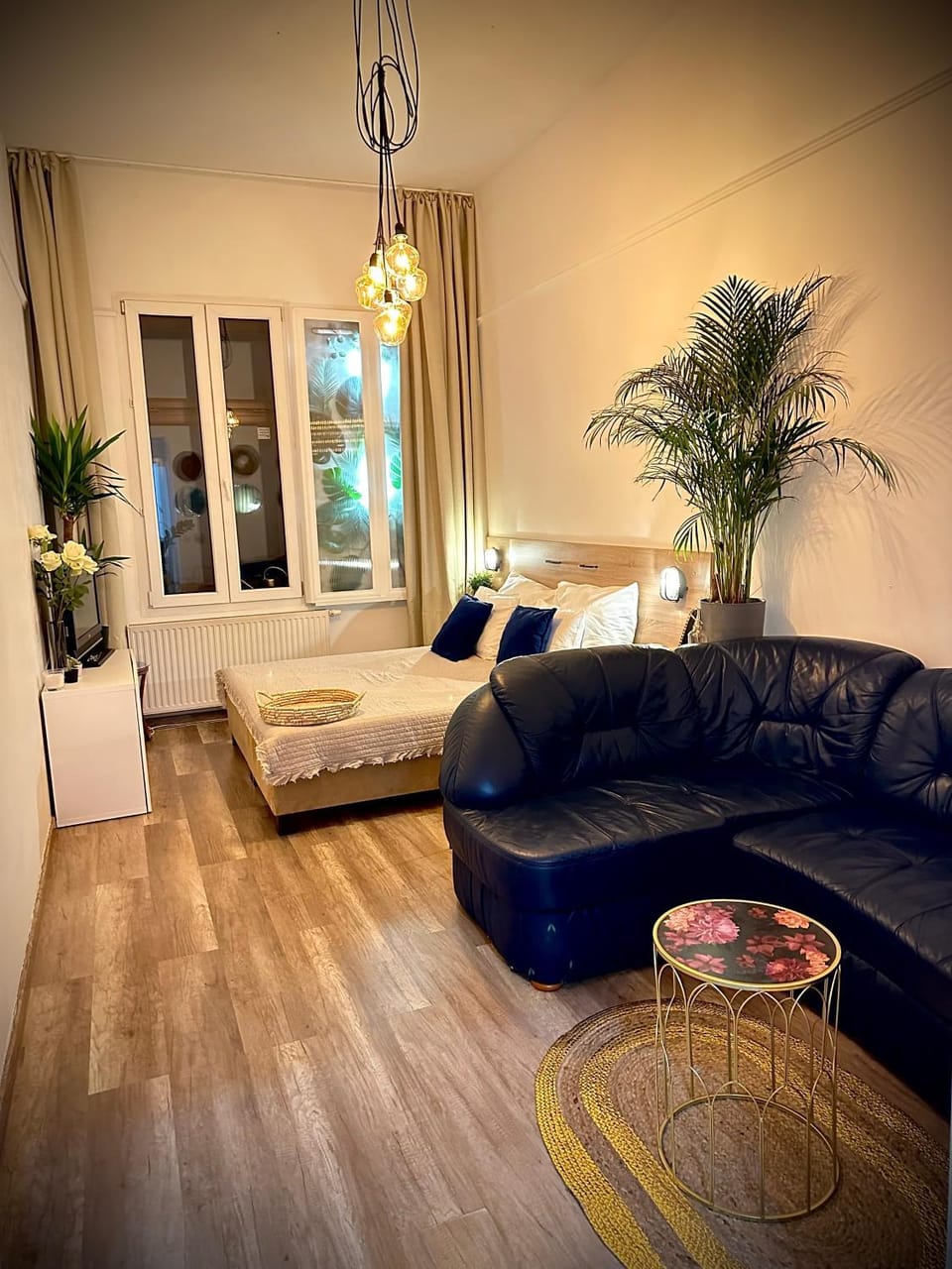 Bed, Living room, Seating area, Bedroom