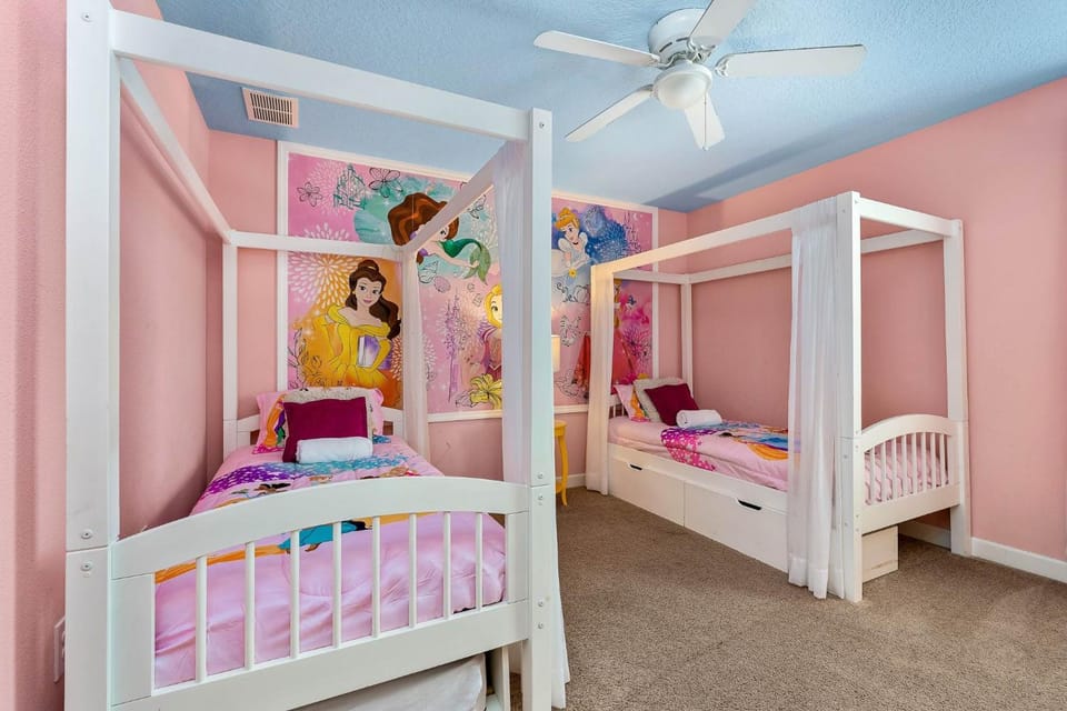 FREE waterpark lazy river near Disney Heated pool House in Four Corners