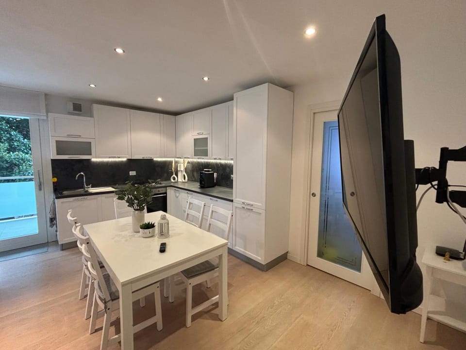 TV and multimedia, Kitchen or kitchenette, Dining area, pet friendly, stove