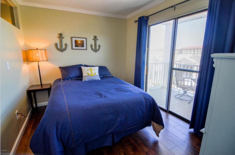 Beach Place Seconds to Beach 6 Bed and Breakfast in Panama City Beach