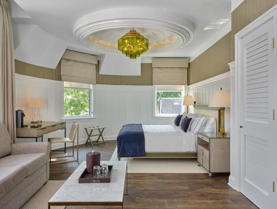 Bed, Photo of the whole room, Seating area