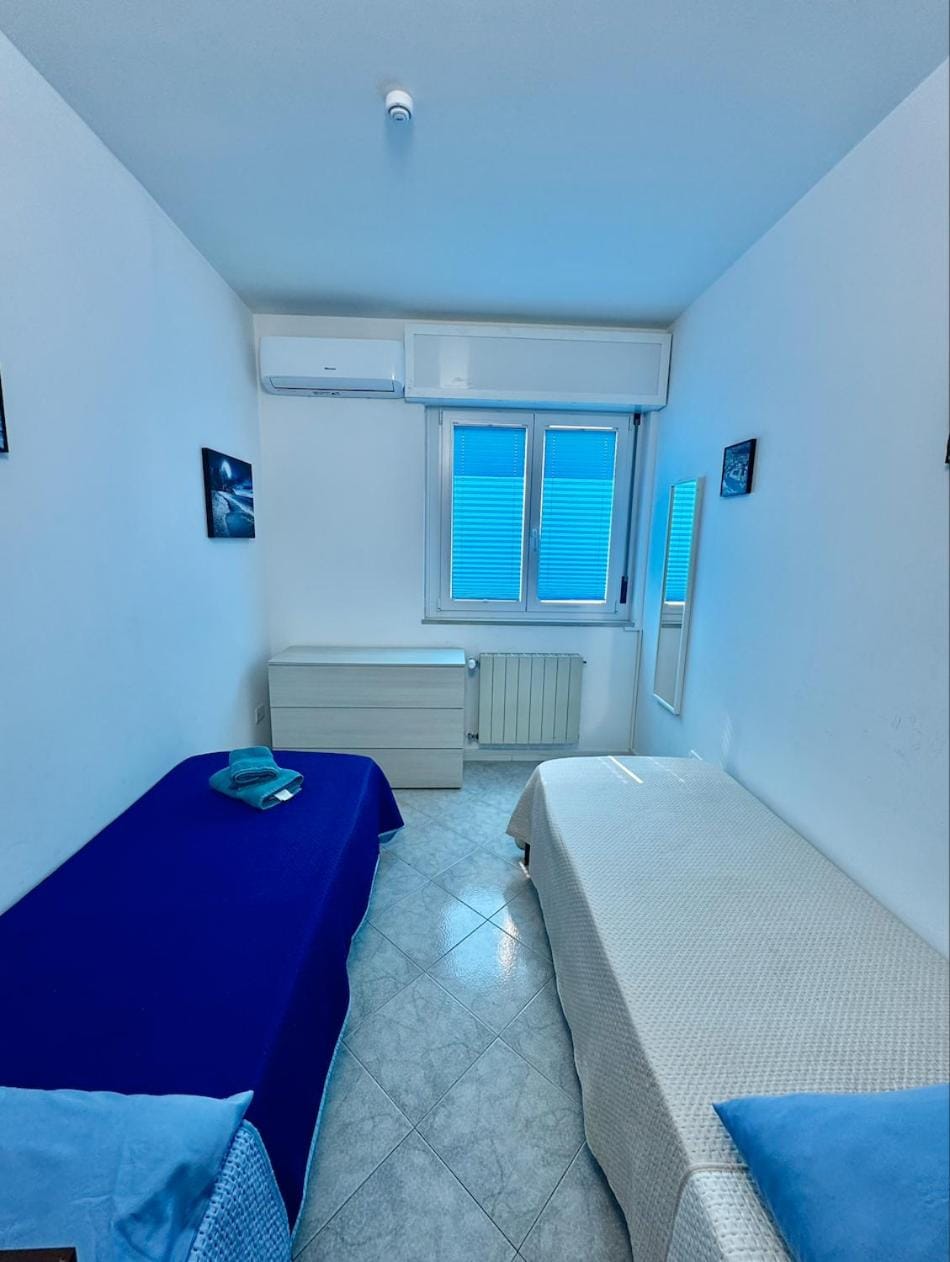 Bed, Bedroom, air conditioner