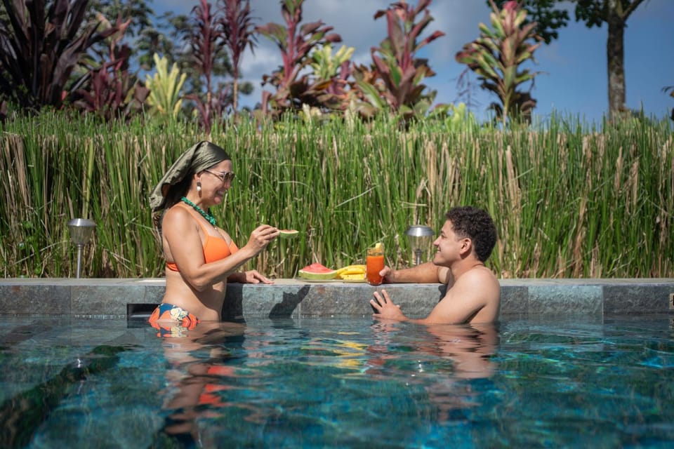 People, Natural landscape, Garden, Food and drinks, Swimming pool, group of guests