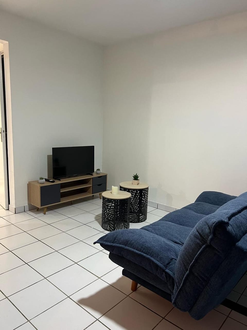 Communal lounge/ TV room, TV and multimedia, Living room, Seating area, Evening entertainment