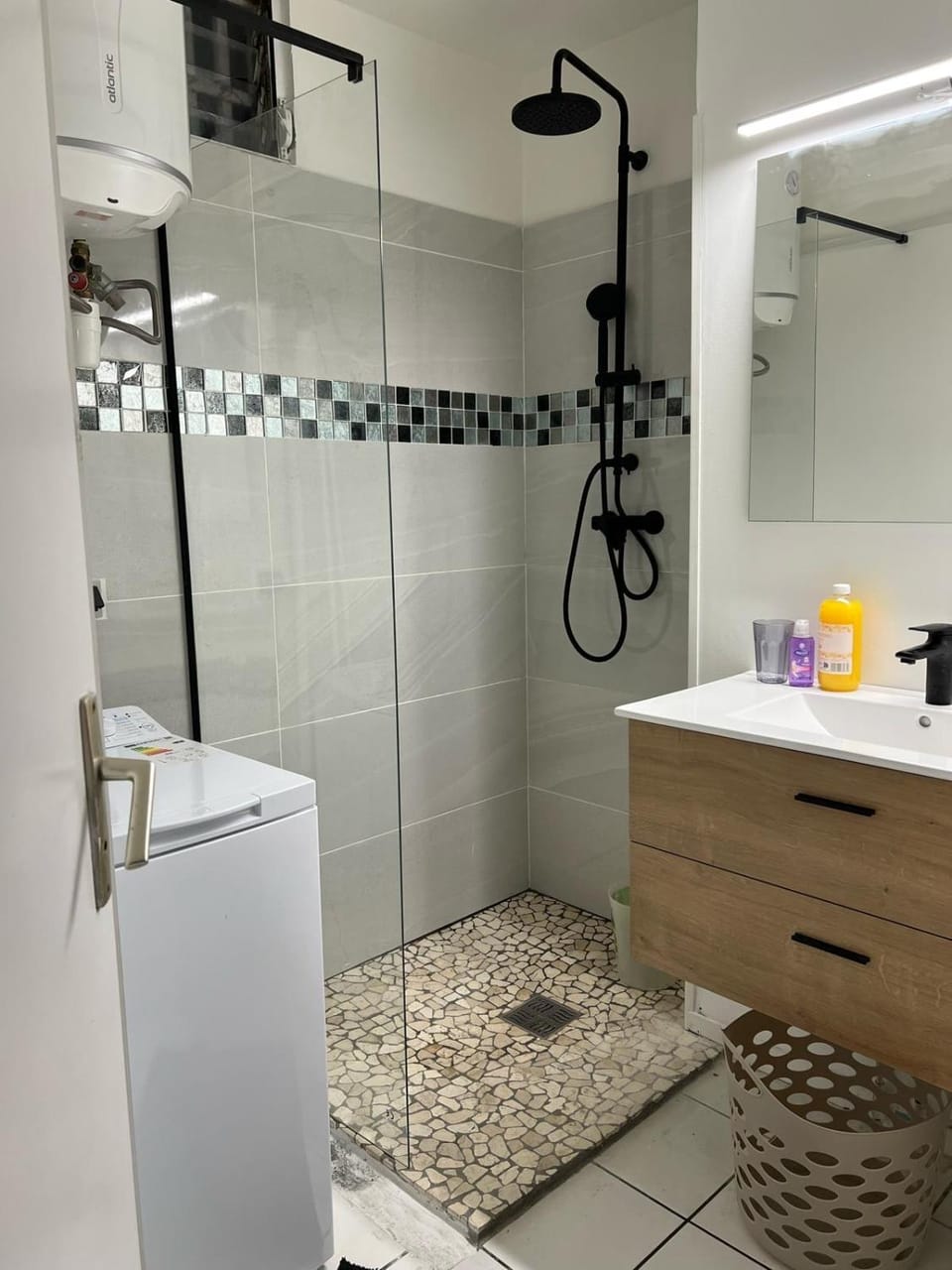 Shower, Bathroom, towels
