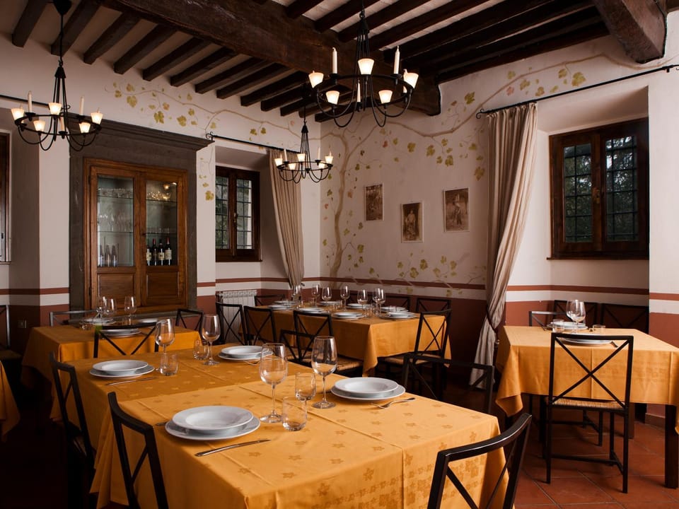 Restaurant/places to eat, Dining area