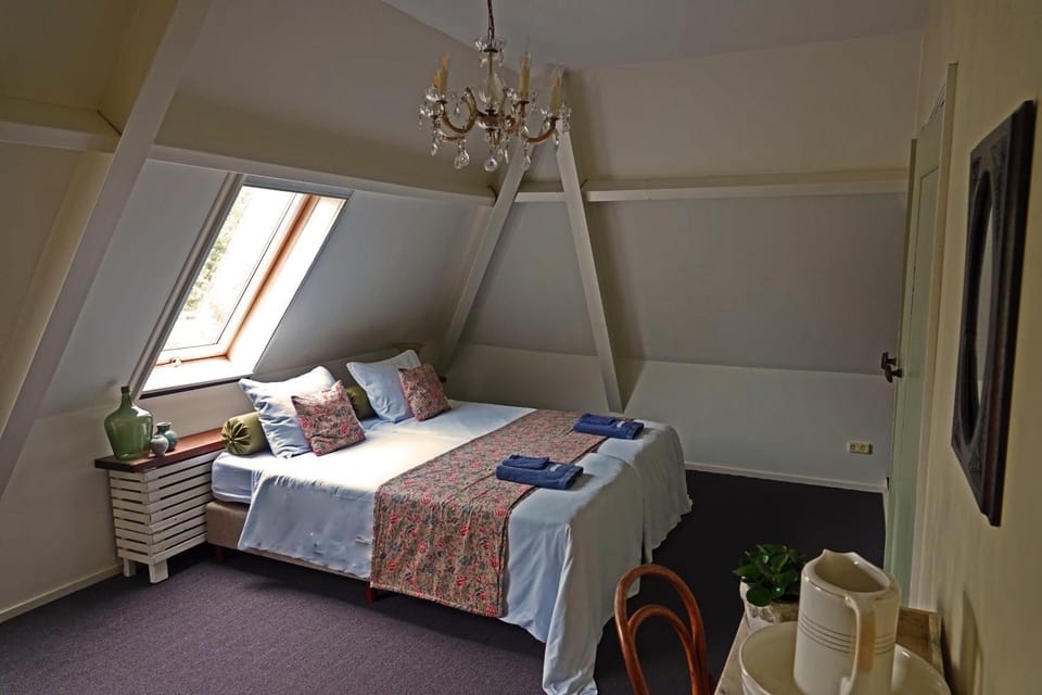 Bed, Photo of the whole room