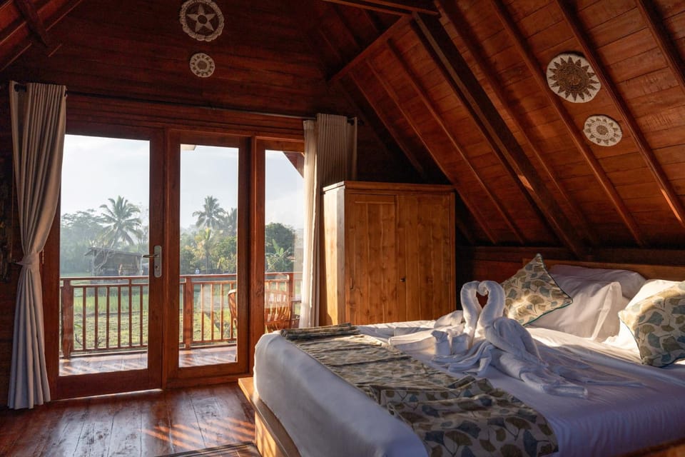Bed, View (from property/room), Photo of the whole room, Bedroom, towels, wardrobe