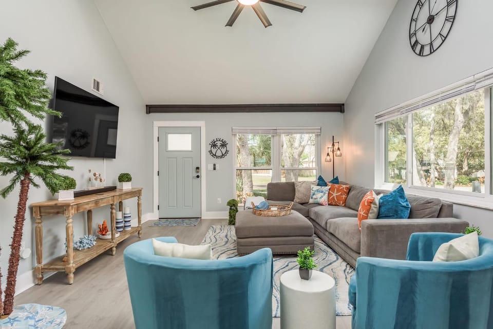 Luxury Family Beach Escape with Heated Pool and Putting Green House in Tarpon Springs