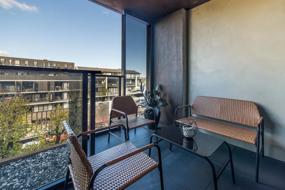 Modern 1-Bed Apartment With Pool And Sauna Apartment in Canberra